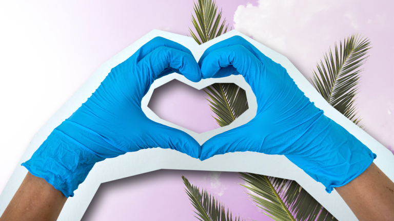 imagem capa blog com duas mãos com luvas cirúrgicas e juntas formando um coração representando a saúde financeira